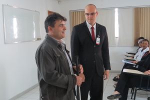 Novidades: Fludualdo de Paula e o supervisor da Segurança Corporativa do hospital, Rodrigo de Oliveira