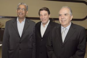 Novidades: Da esquerda para a direita: Pe Leles, Dr. Renato e Dr. Carlos Adolpho