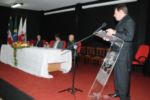 Novidades: Dr Renato discursando durante a solenidade | Foto: AndrÃ©a Ottoni