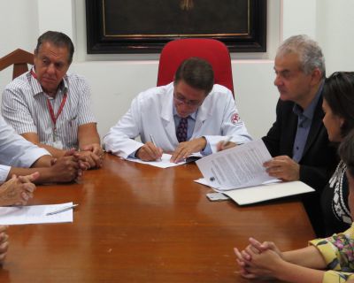 UFJF e Santa Casa firmam convênio para estágio em Ginecologia e Obstetrícia (Data da publicacao)