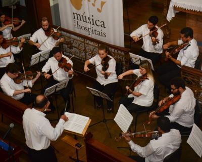 Orquestra do Limiar desperta emoção e gratidão em apresentação no hospital (20/04/2016 16:00:09)